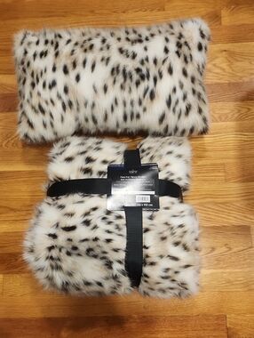 NWT Ashland Safari 50"x 60" Faux Fur Leopard-Print Throw And Matching Pillow